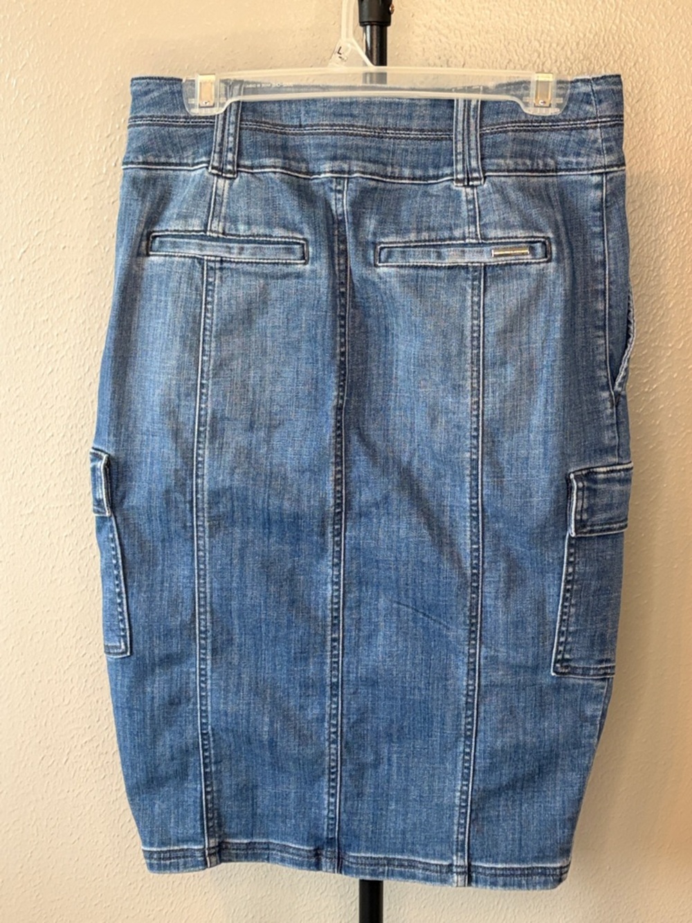 White House Black Market Denim Cargo Pencil Skirt Blue Stretch Midi Size 8 - Picture 3 of 5